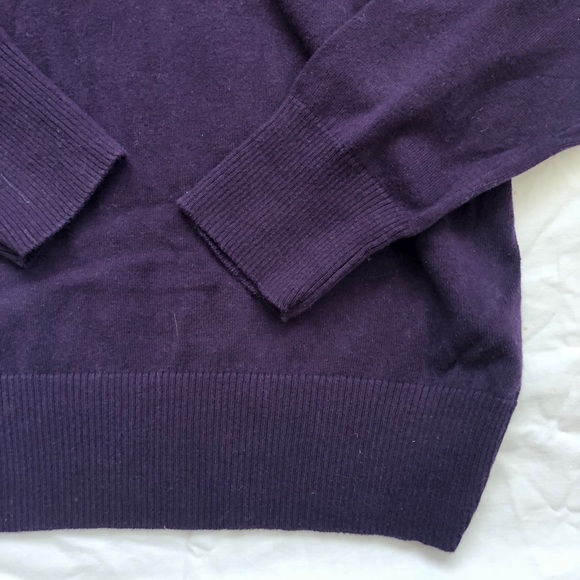 Gap V-Neck Sweater - Picture 3 of 6